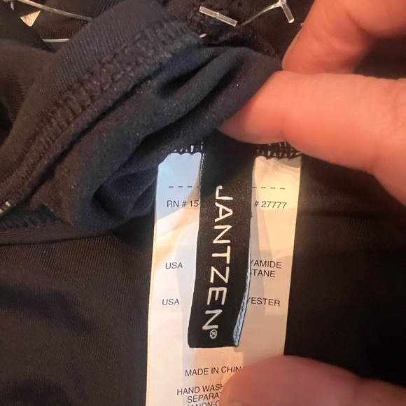 Jantzen Black Ruffle One-Piece Swimsuit - Size 8 - Picture 4 of 5